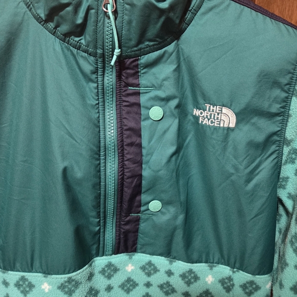 The North Face Kids Teal and Navy Puffer Jacket - Picture 4 of 6